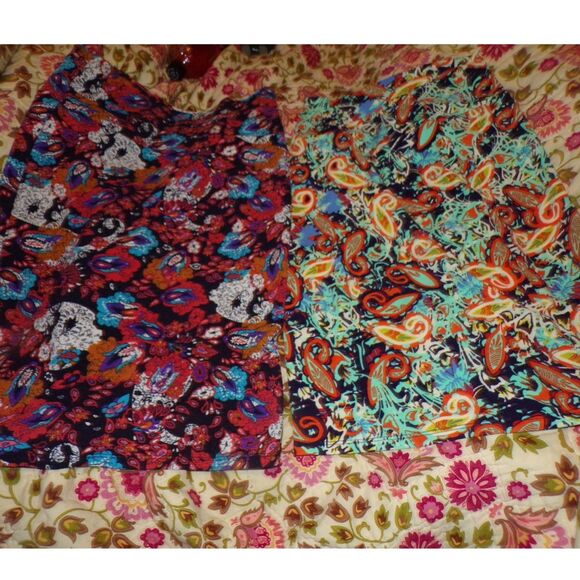 Dresses & Skirts - lot of 2 LulaRoe knit skirts size medium pull on print skirt